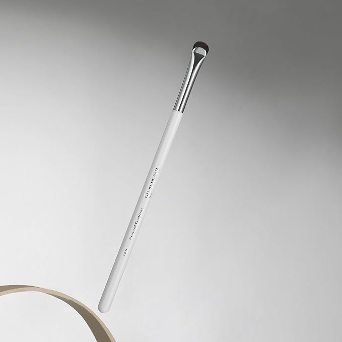 Eyeliner Brush, Crescent-Shaped Eyeliner and Brow Brush - Effortlessly Create Perfect Eyeliner (187 curved eyeliner)