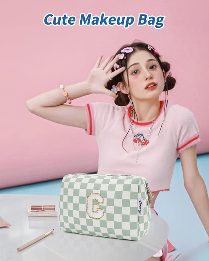 Narwey Birthday Gifts for Teen Girls Women Personalized Initial Checkered Makeup Bag Preppy Cosmetic Bag Trendy Stuff 6 8 10 11 12 13 14 16 18 Years Old Travel Toiletry Bag (Green Letter C)