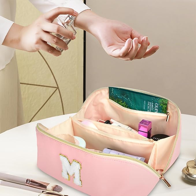 for Christmas Day Gifts, Makeup Bag for Women, PU Leather Travel Toiletry Bags, Initial Make Up Cosmetic Pouch for Teen Girls, Wide Open Portable Skincare Bag, Personalized Birthday Gifts, Pink W