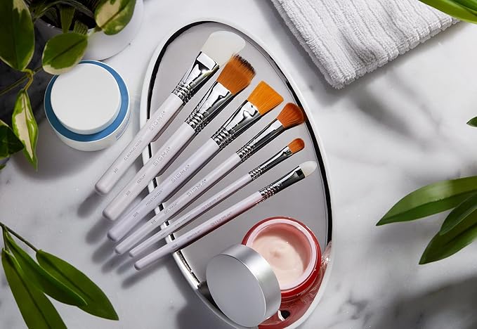 Sigma Beauty S02 Spatula Skincare Brush – Silicone Skincare Tool for Applying Skincare Products to Face and Skin, Face Mask Brush Applicator for Creams, Serums, and Masks (1 Pc)