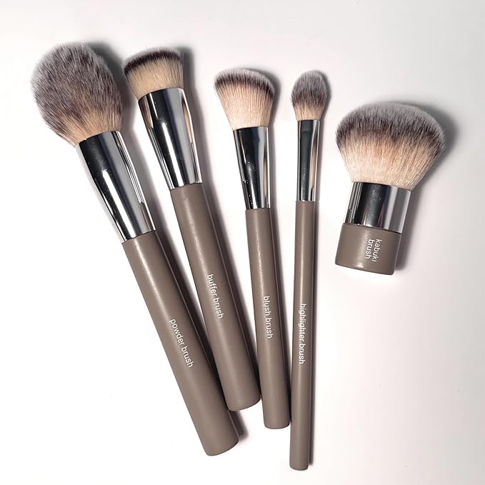 Sandstone Scandinavia Soft Collection Makeup Brush - Professional Premium Highlighter brush for applying and blending highlighter. Ultra soft bristles. Vegan Makeup brush for all skin types