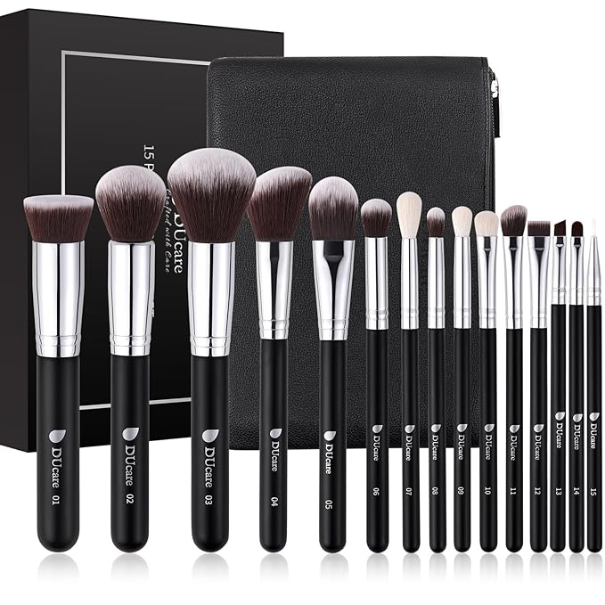DUcare Makeup Brushes with Bag,15Pcs Christmas Makeup Brush Set Travel Kabuki Foundation Blending Blush Eyeliner Shadow Brow Concealer Brushes Kit