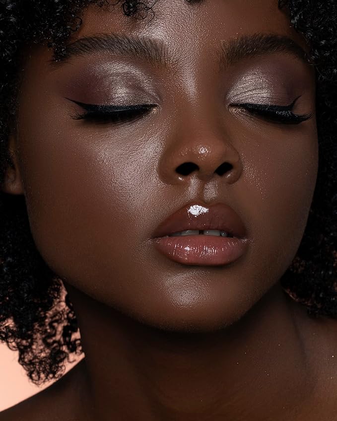 Sigma Beauty E38 Diffused Crease Brush - Blending Brush For Corner Eyelids - Eyeshadow Application and Fluffy Blending Brush - Apply Pigment and Blend Harsh Lines