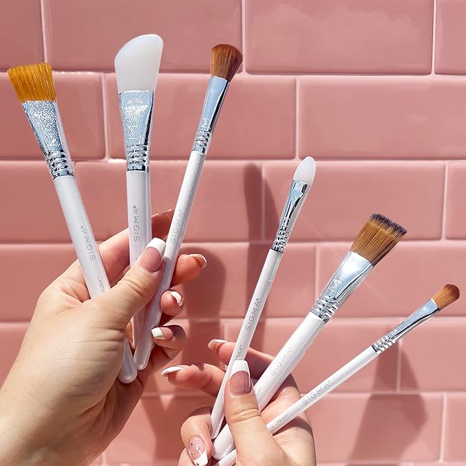 Sigma Beauty S01 Clay/Mud Mask Skincare Brush – Silicone Skincare Tool for Applying Skincare Products to Face and Skin, Face Mask Brush Applicator for Mud and Clay Masks (1 Pc)