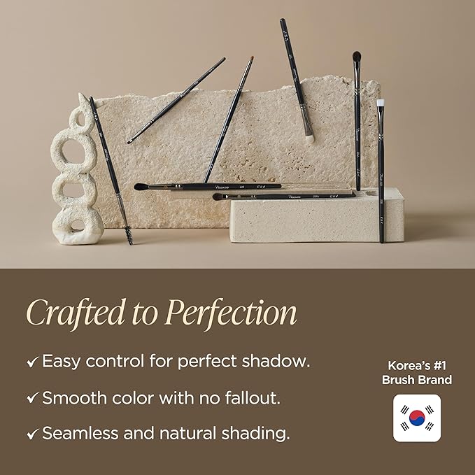 Piccasso 239 Eyeshadow Brush – Korean Eye Makeup Brush with Soft Goat Hair Bristles, Flat and Rounded Shape for Smooth Base Application and Blending, Essential Eye Shadow Brush for Daily Makeup